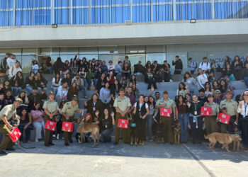 Estudiantes de Medicina Veterinaria participan en demostración canina junto a Carabineros de Chile