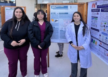 UBO fomenta aprendizaje activo con feria de pósteres sobre inmunización y salud pública